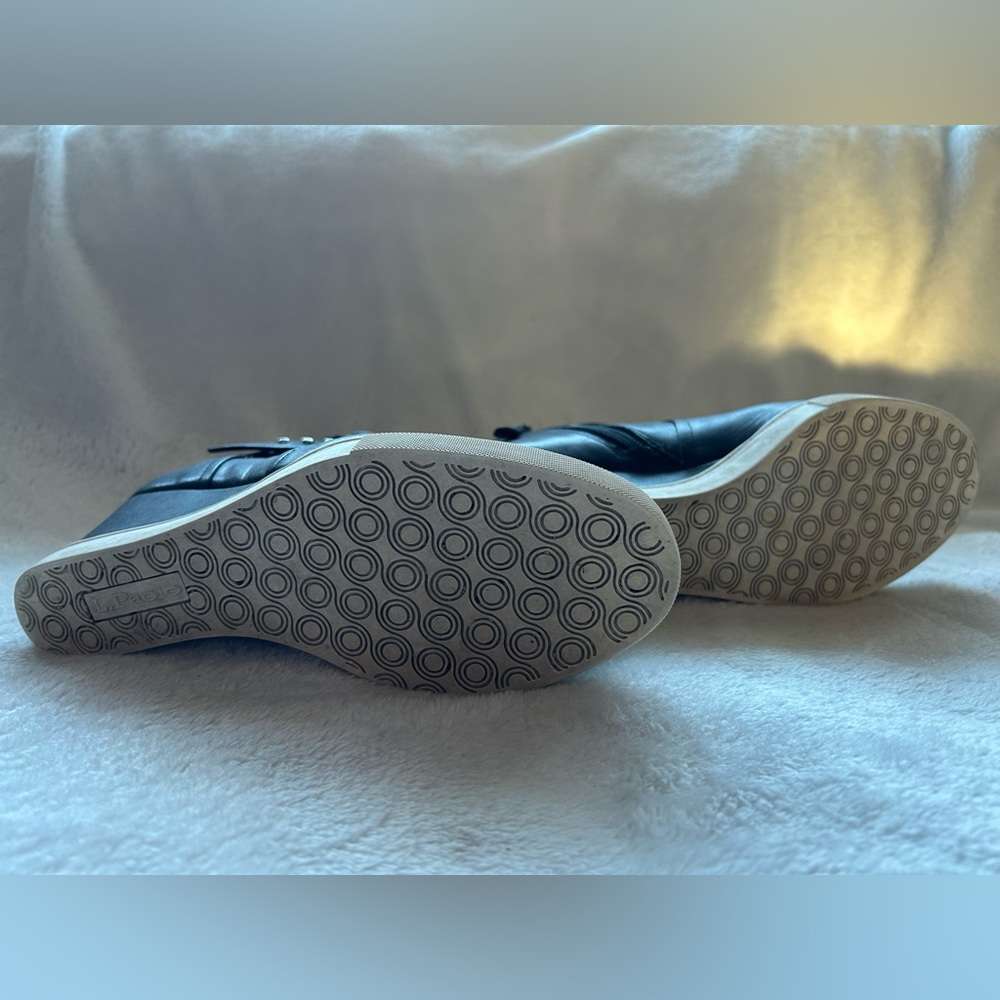 Elegant Black Leather Wedge Boots - Picture 4 of 4